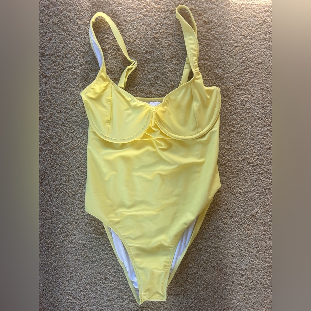 Sea size large women’s yellow swimsuit
